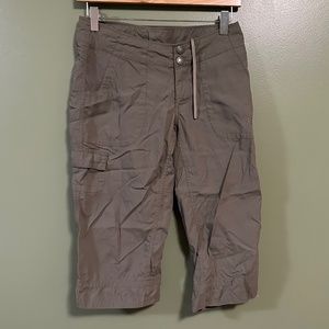 Like New North Face Capri Bermuda pants size brown grey gray 2